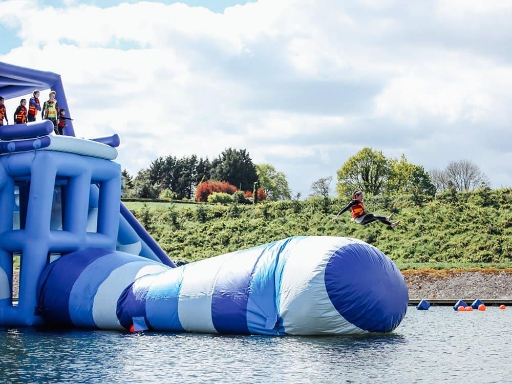 Tour aquatique gonflable géante - Canopy Slide & Blob Launch Tower 01