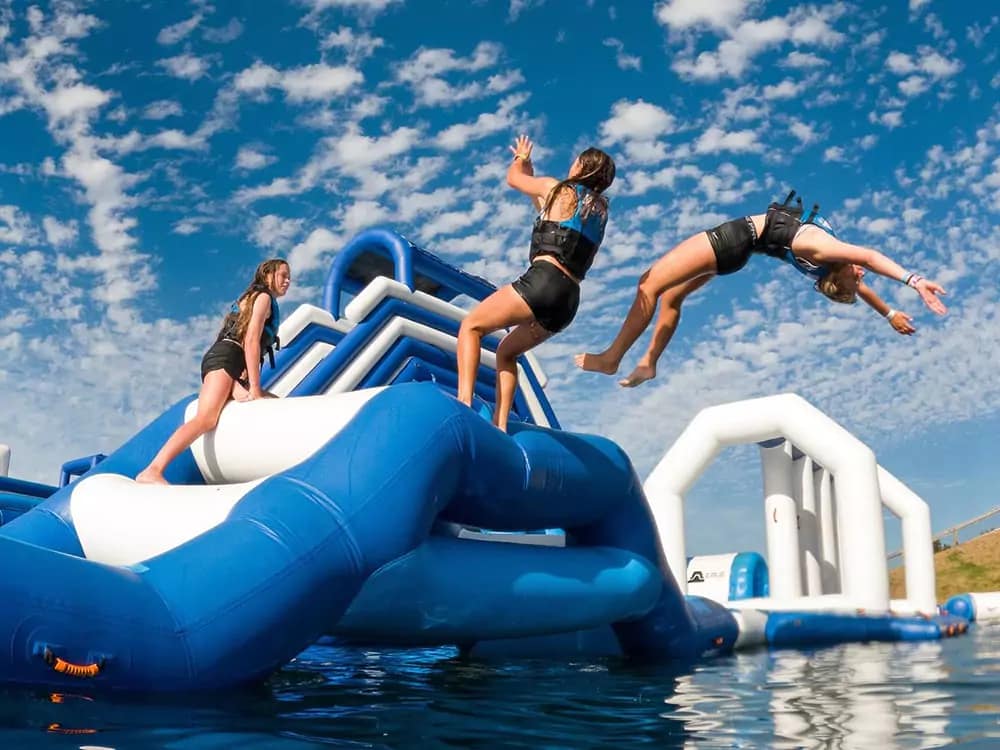 Équipement de parc aquatique flottant amusant — 6m Ladder Bridge 01