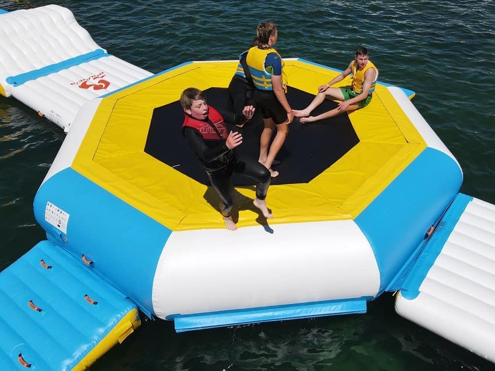 Trampoline aquatique gonflable — Trampoline 01