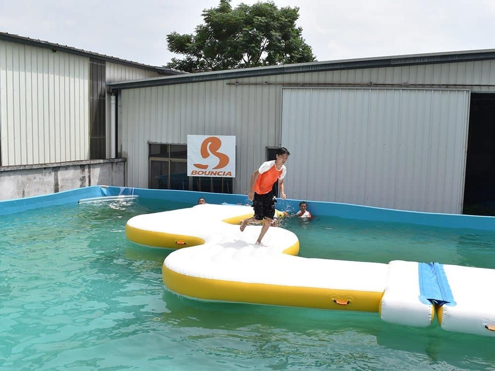 Achetez de l'équipement de parc aquatique gonflable pour eau libre — W Corner 01